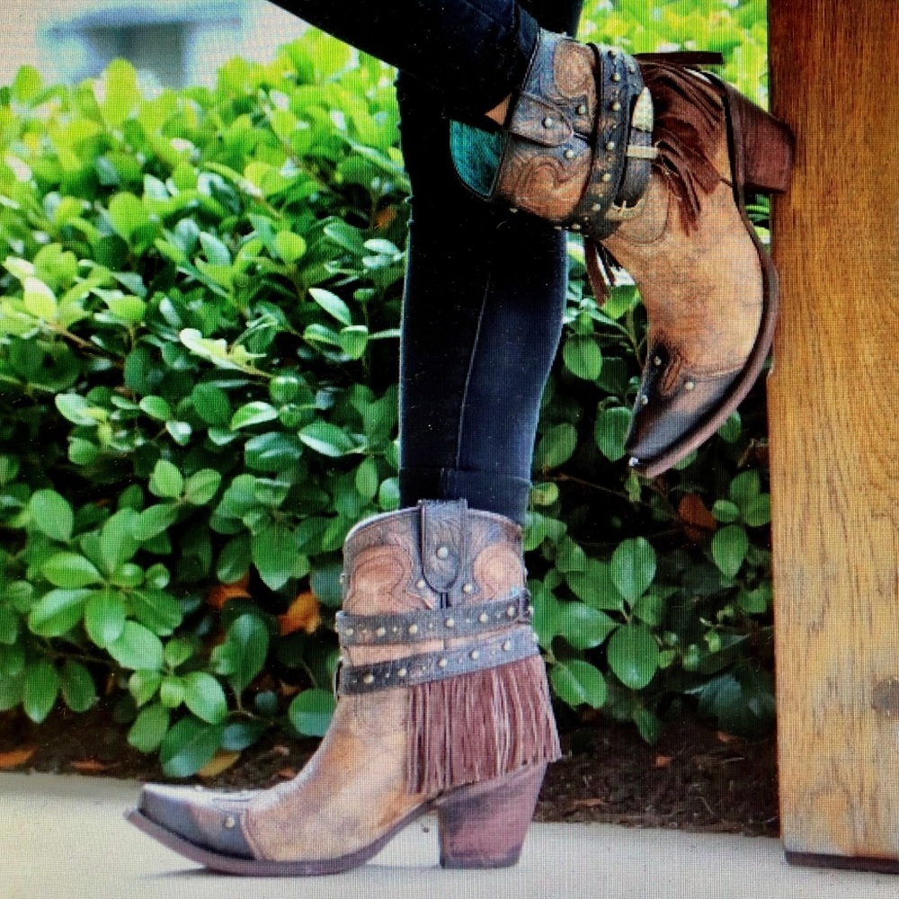 Corral Metallic Cognac Strap With Fringe C2880